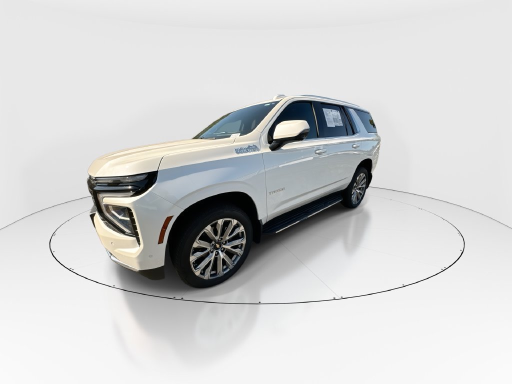 Used 2025 Chevrolet Tahoe High Country AWD/4WD image 4