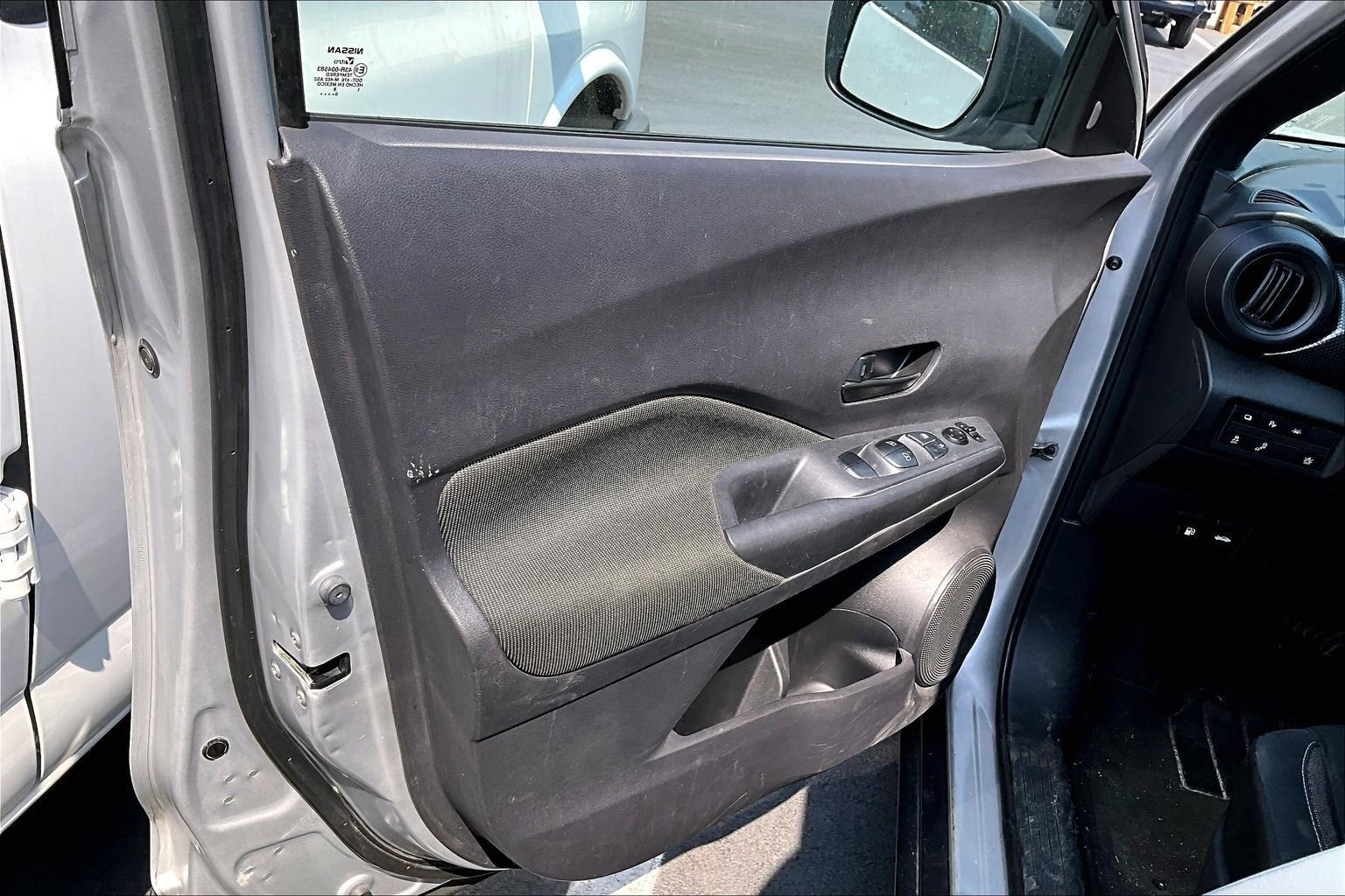 Used 2020 Nissan Kicks S image 18