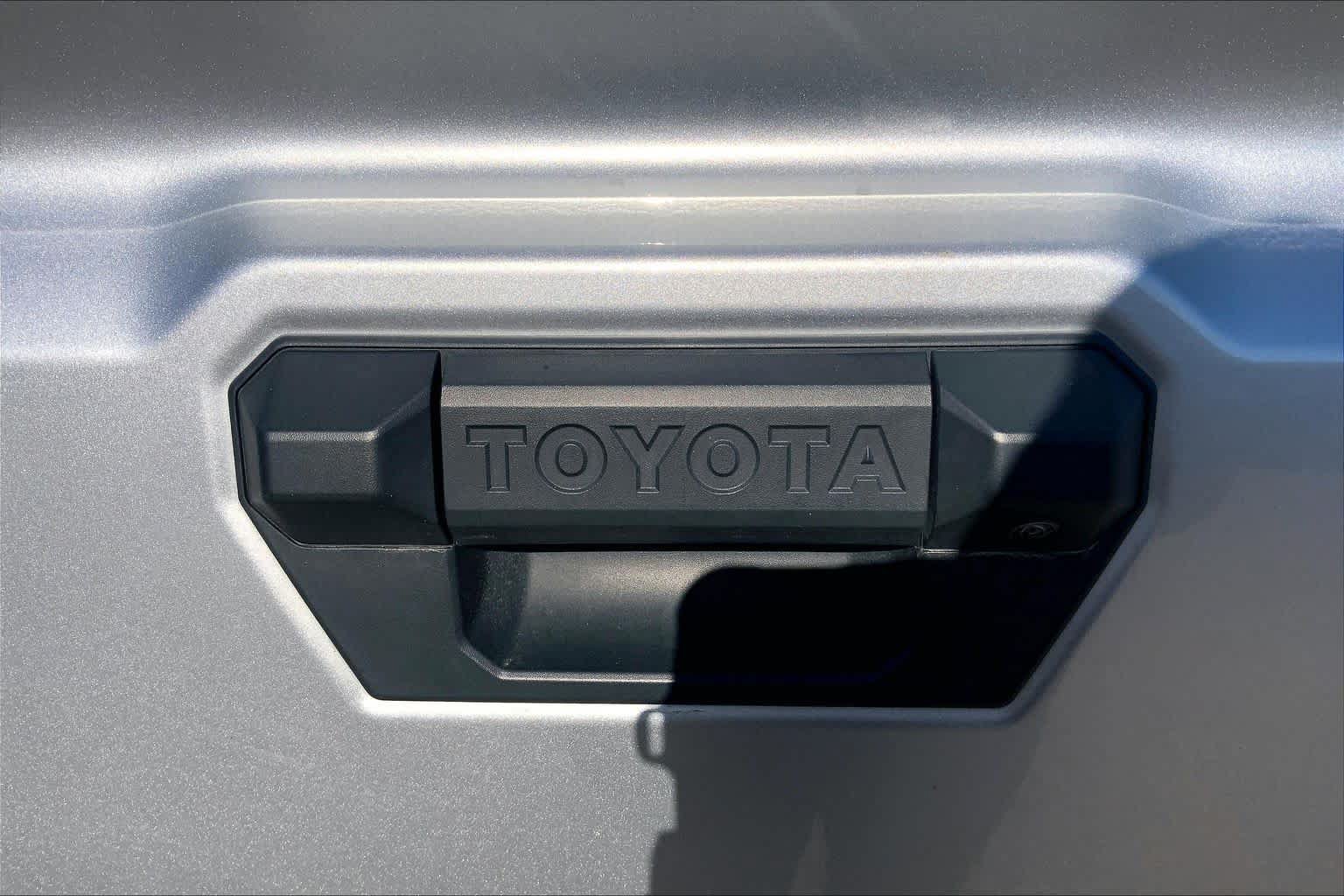 Used 2025 Toyota Tacoma TRD Sport AWD/4WD image 30