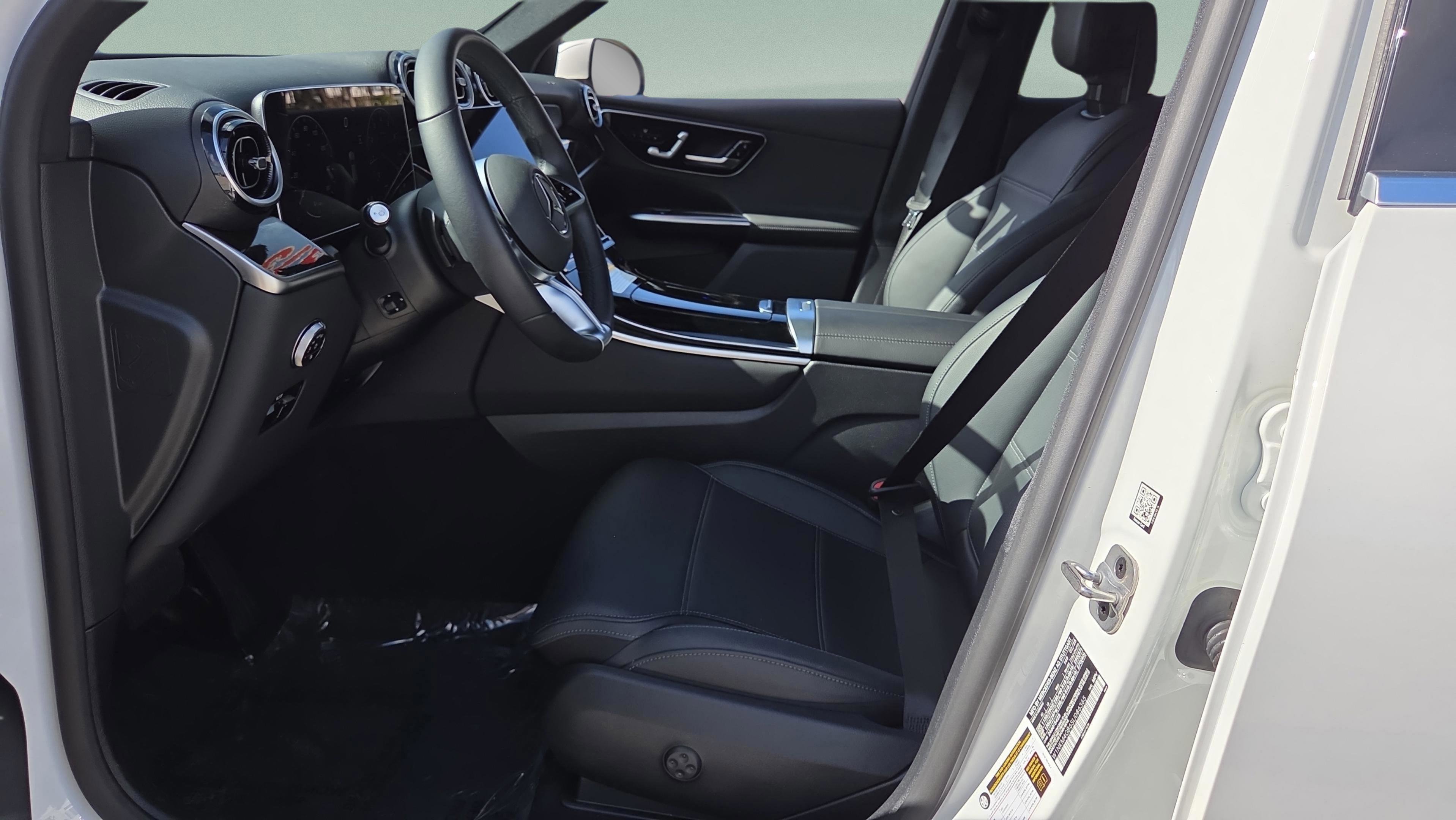 Used 2025 Mercedes-Benz GLC 300 image 24