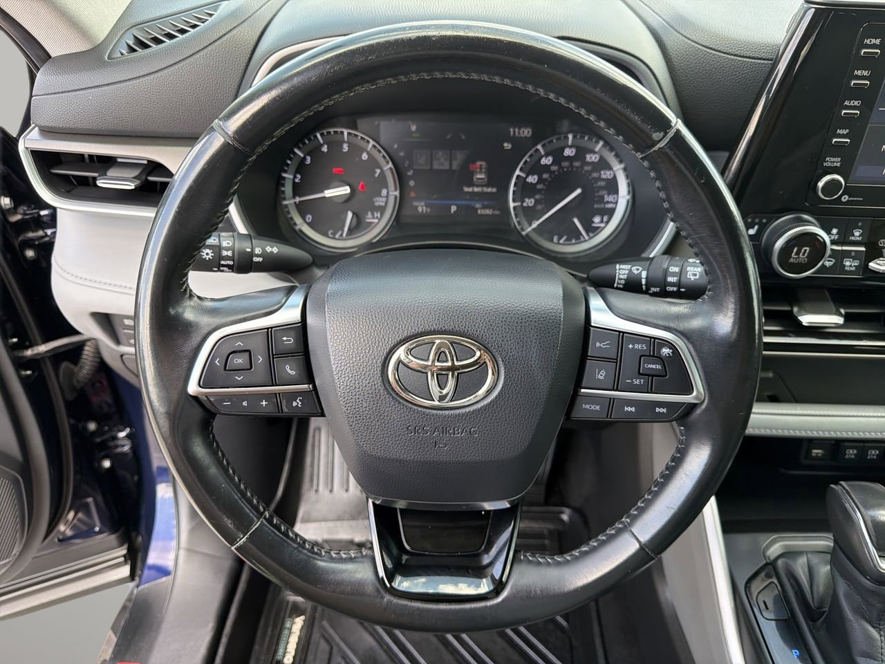 Used 2020 Toyota Highlander XLE FWD image 31