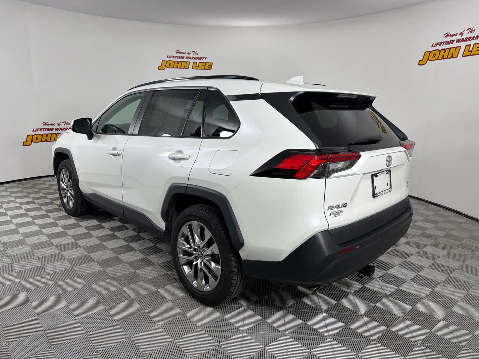 Used 2021 Toyota RAV4 XLE Premium AWD/4WD image 3