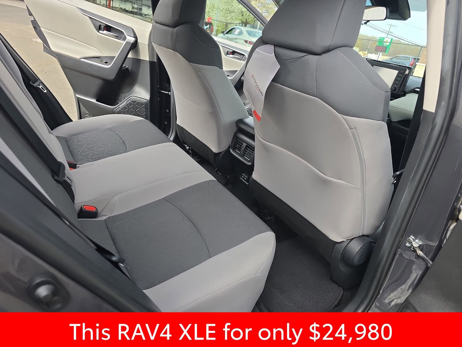 Used 2022 Toyota RAV4 XLE image 17