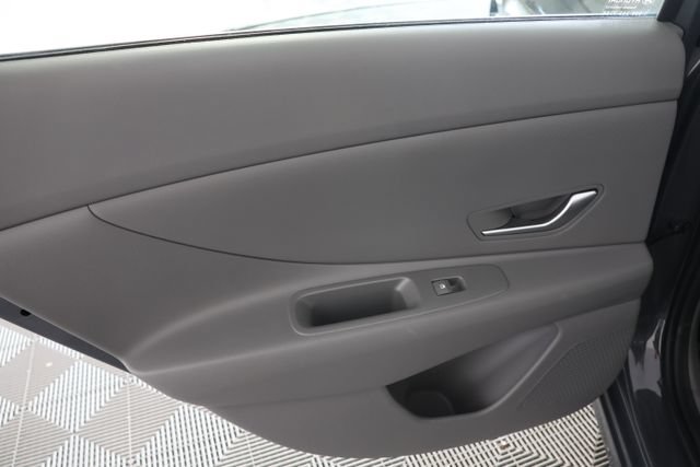 Certified 2024 Hyundai Elantra SE FWD image 24