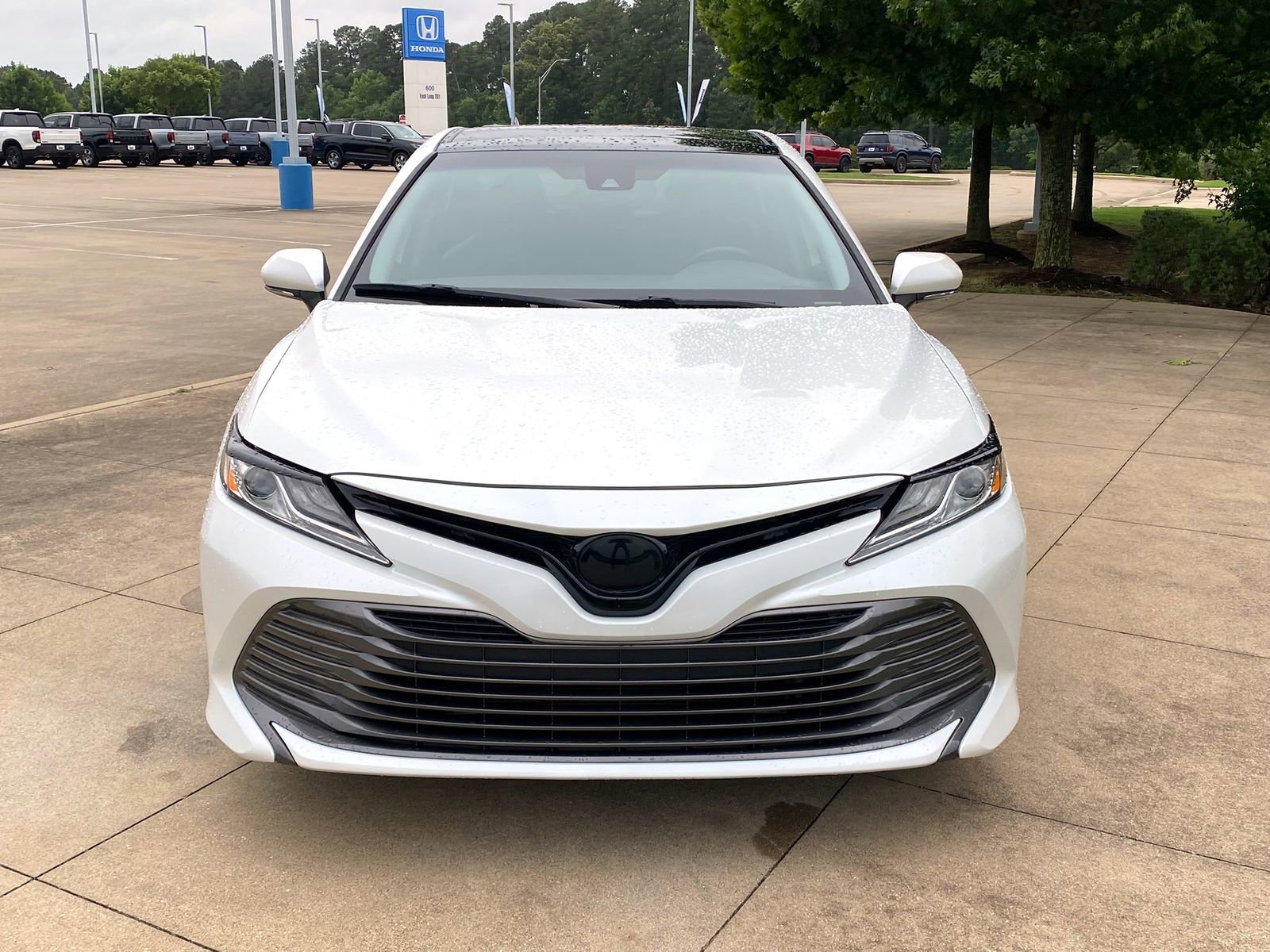 Used 2019 Toyota Camry XLE FWD video 2