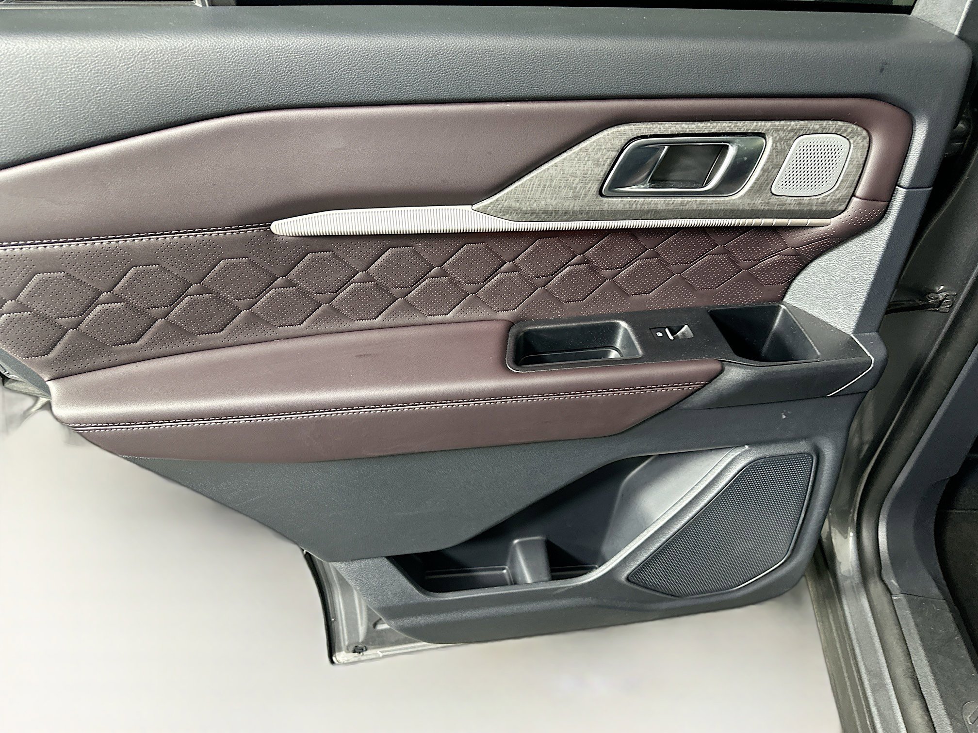 Used 2025 Ford Explorer Platinum w/ LUX Leather Package image 26