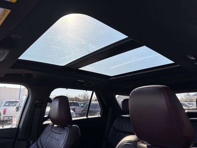 Used 2020 Ford Explorer Platinum w/ Premium Technology Package image 24