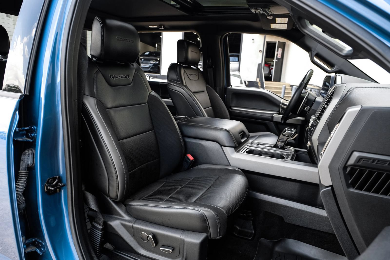 Used 2019 Ford F150 Raptor w/ Equipment Group 802A Luxury AWD/4WD image 31