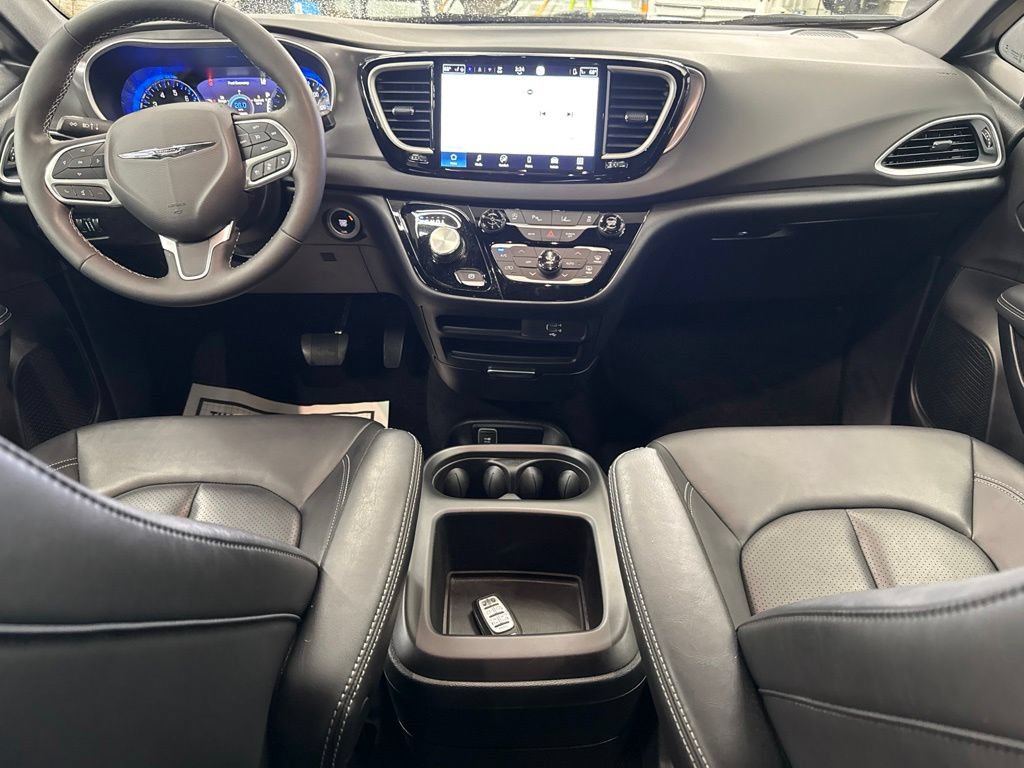 Used 2026 Chrysler Pacifica Select FWD image 19