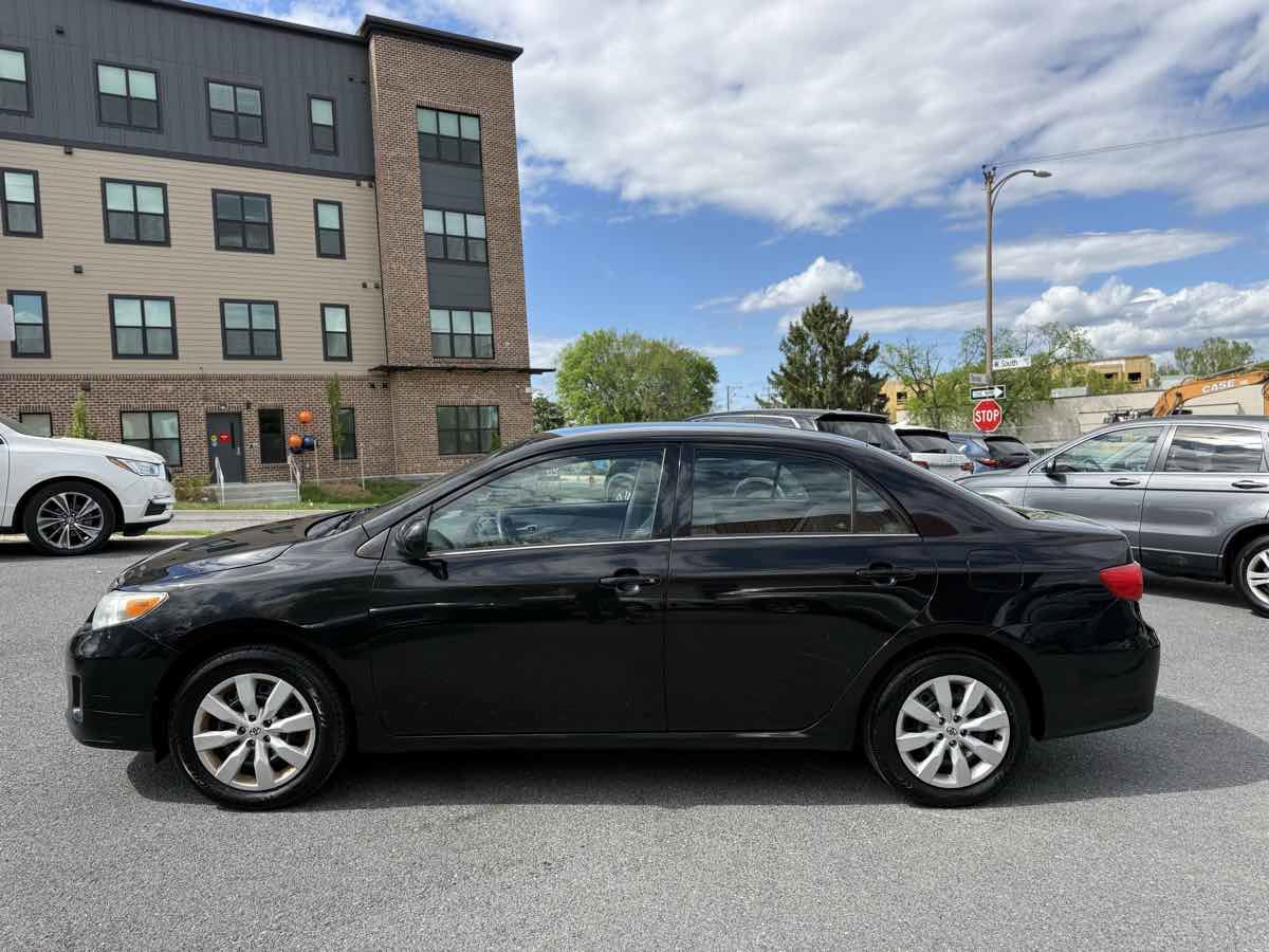 Used 2013 Toyota Corolla LE FWD image 4