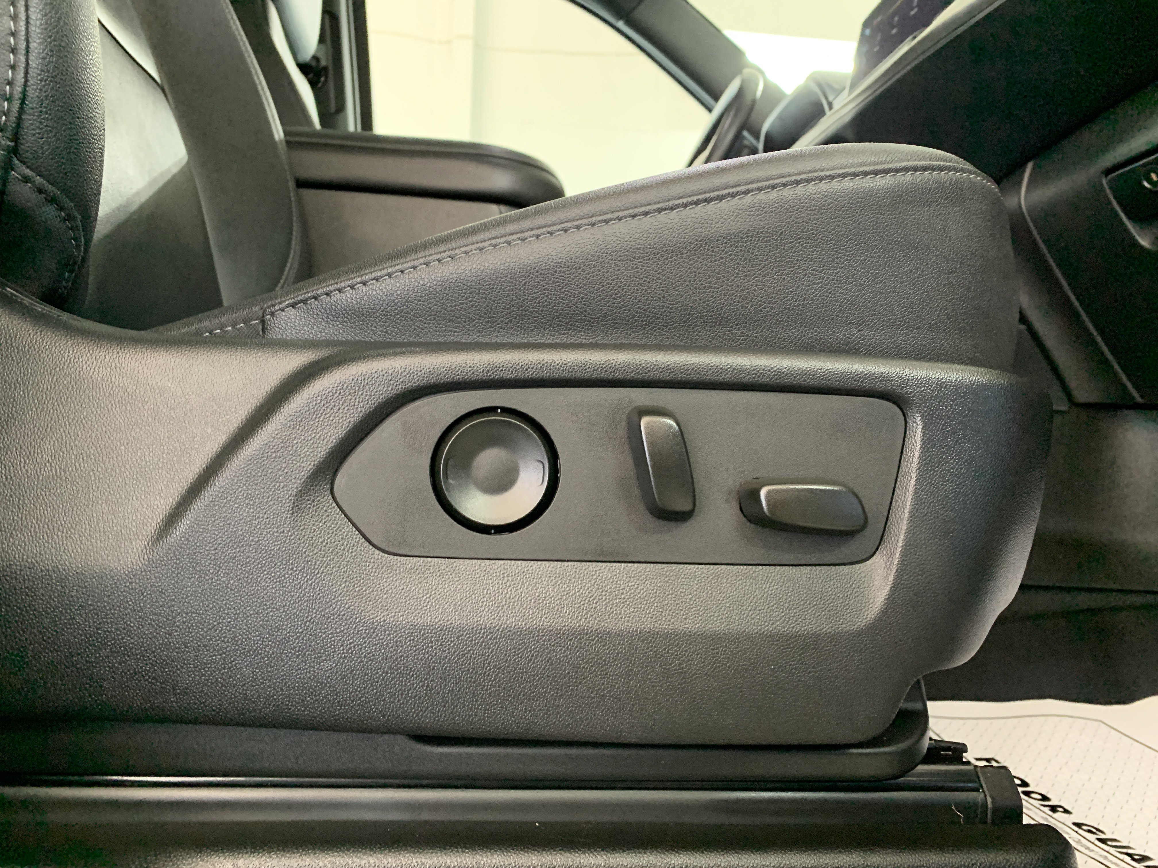 Used 2023 Chevrolet Tahoe Z71 image 34