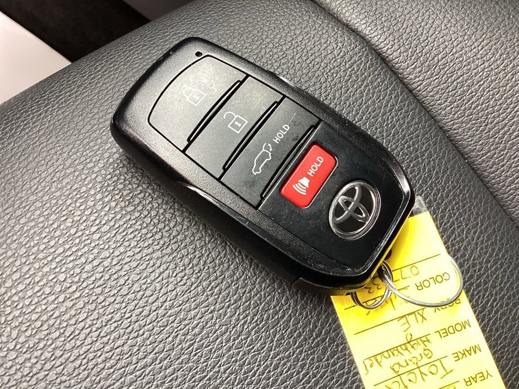 Used 2025 Toyota Grand Highlander AWD image 31