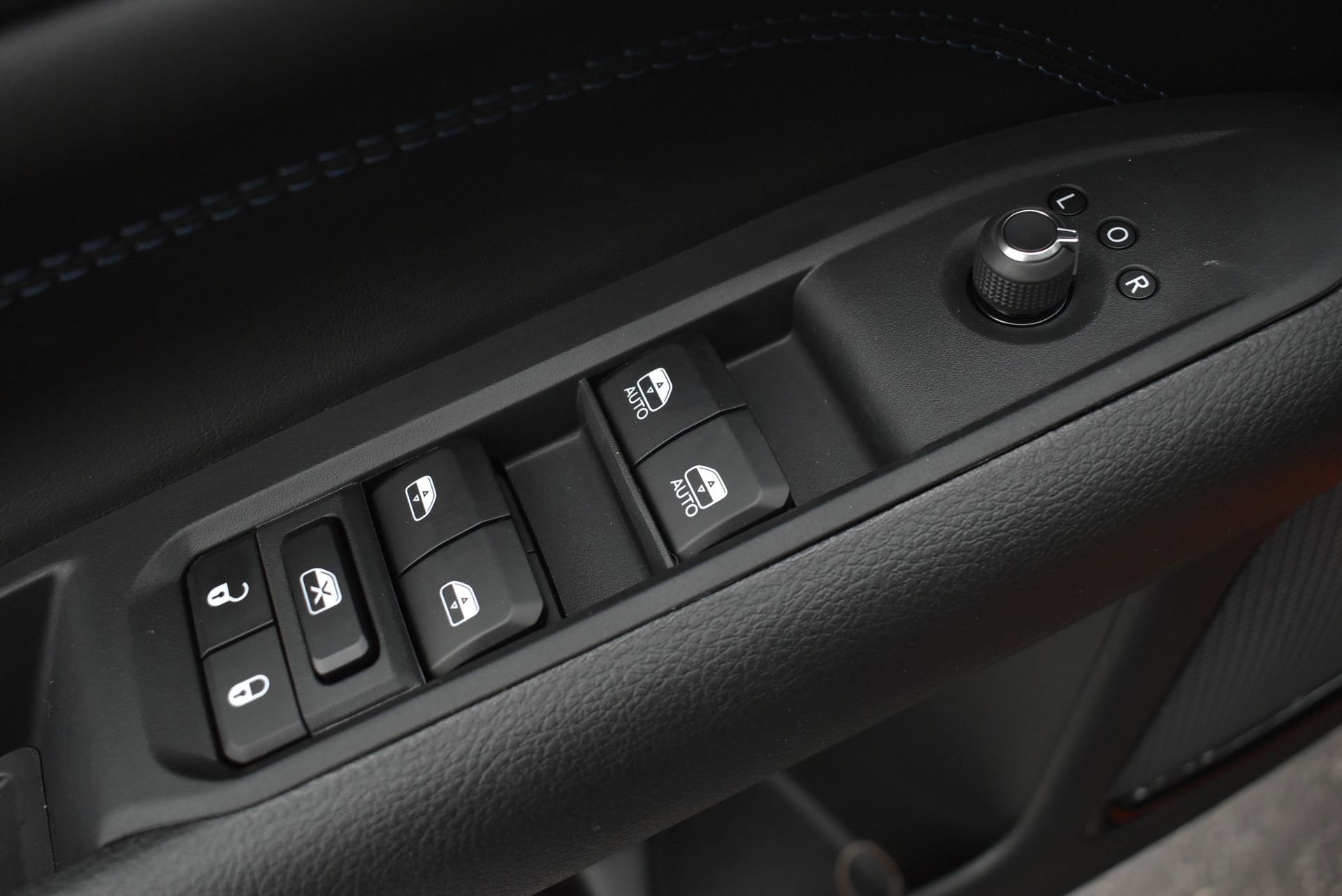 New 2026 Jeep Compass Latitude image 13