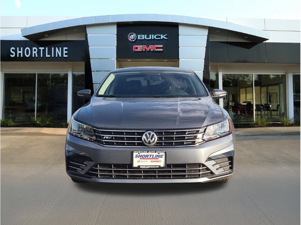 Used 2017 Volkswagen Passat 1.8T R-Line FWD image 8