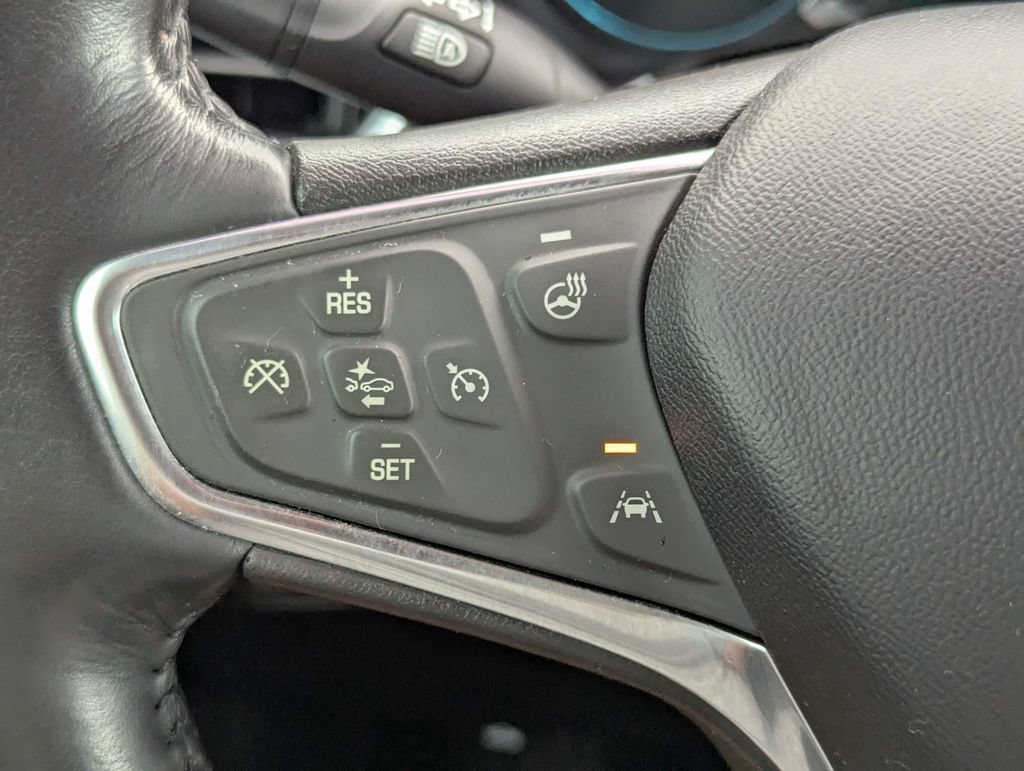 Used 2018 Chevrolet Equinox Premier FWD image 28