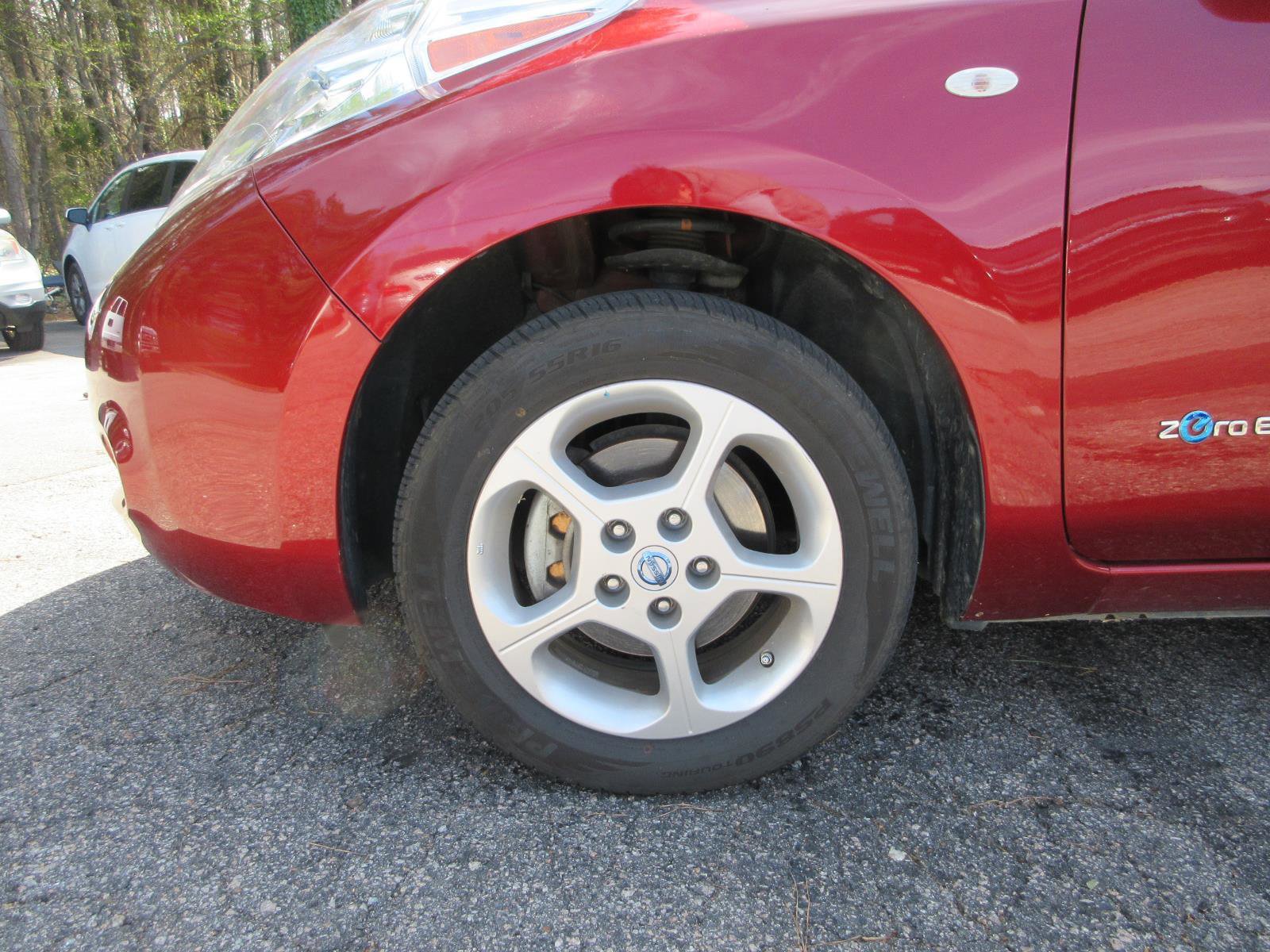 Used 2012 Nissan Leaf SL image 23