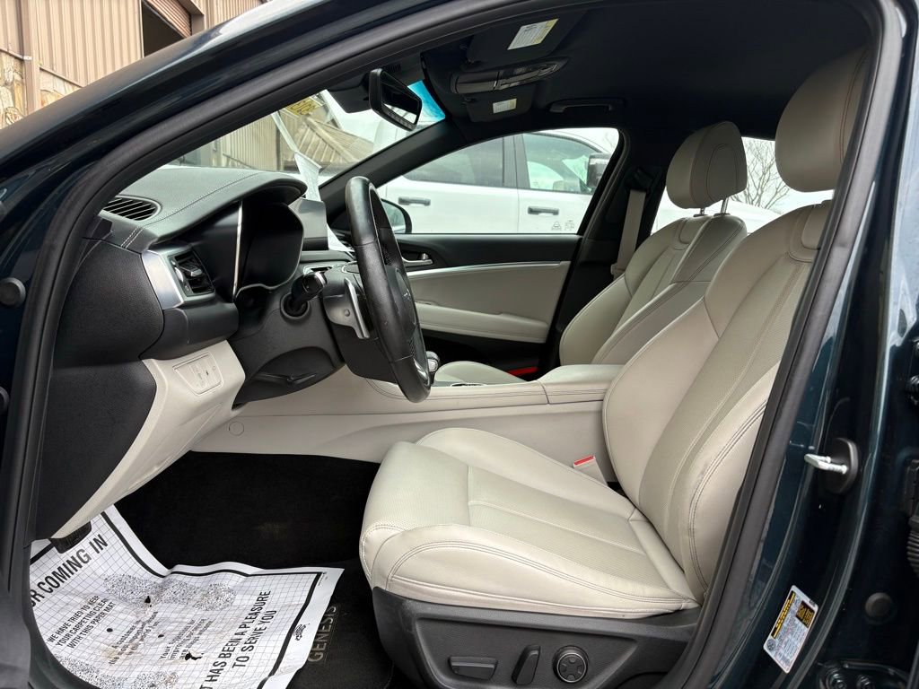 Used 2023 Genesis G70 2.0T image 18