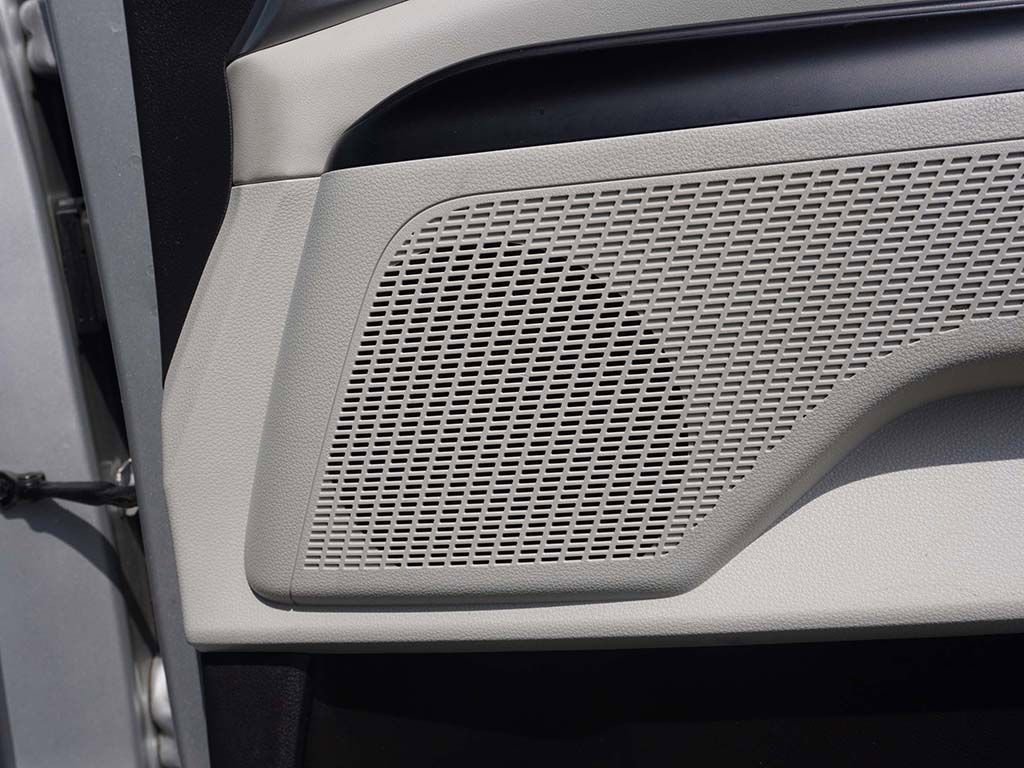 Used 2023 Kia Carnival LX image 42