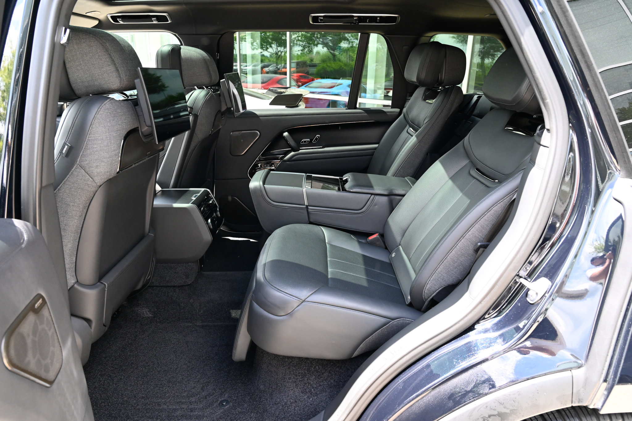 Used 2023 Land Rover Range Rover SV AWD/4WD image 37