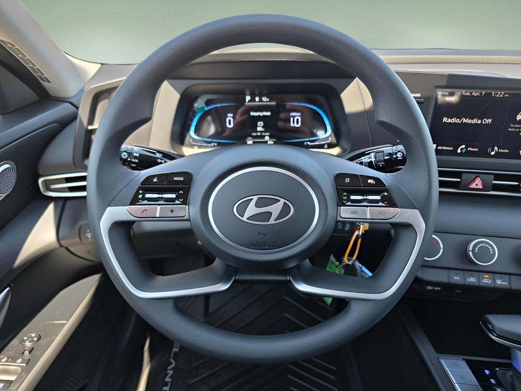 New 2026 Hyundai Elantra SE FWD image 17