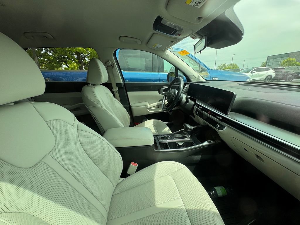 Certified 2024 Kia Sorento S image 3