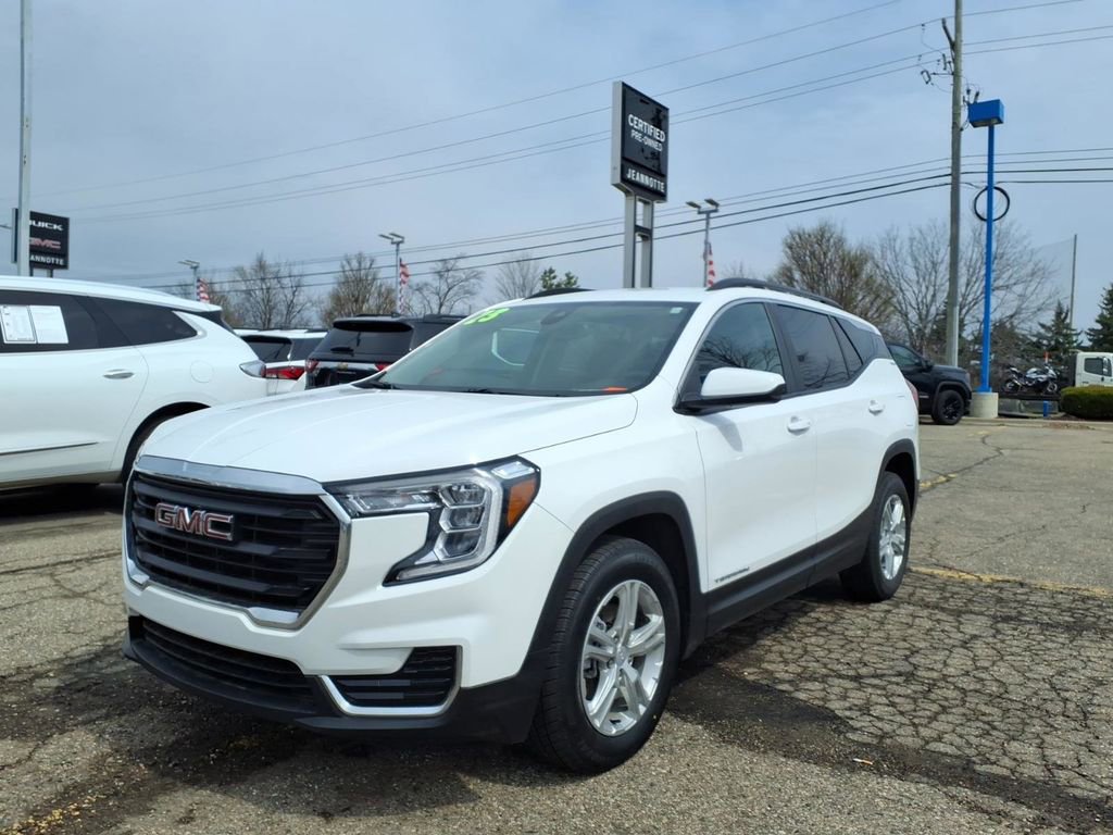 Used 2023 GMC Terrain SLE w/ Driver Convenience Package image 1