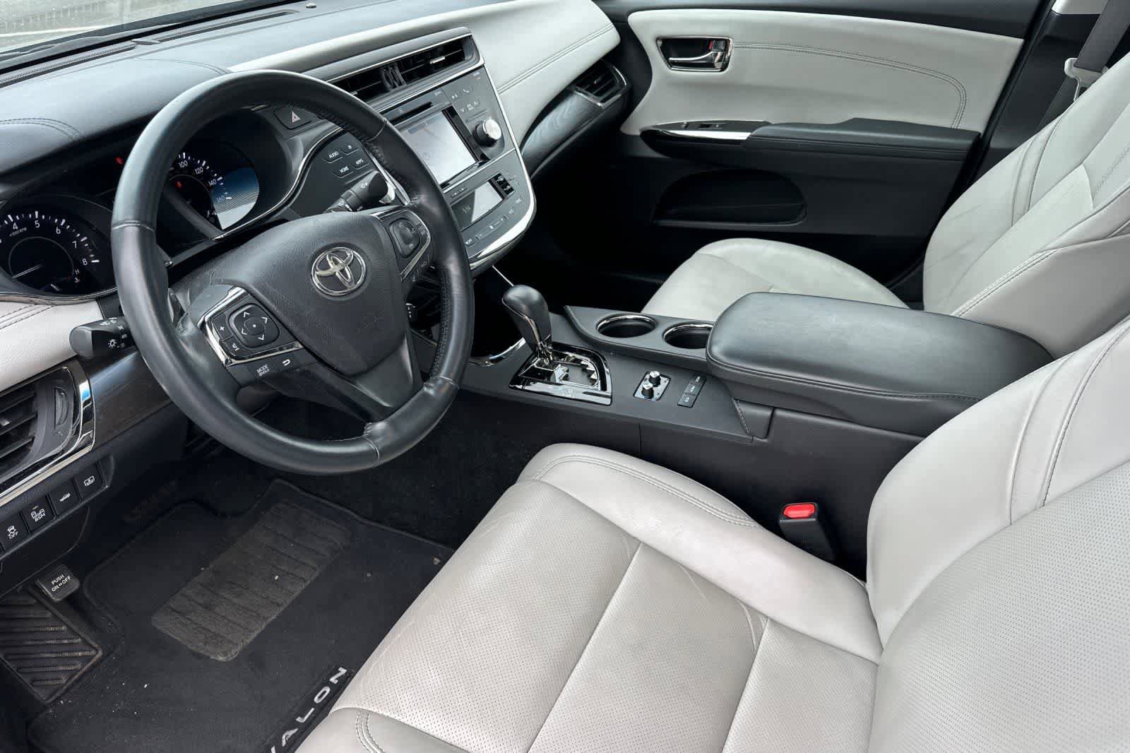 Used 2018 Toyota Avalon Limited w/ Carpet Mat Package FWD image 11