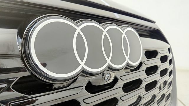 Used 2024 Audi Q8 e-tron Prestige AWD/4WD image 33