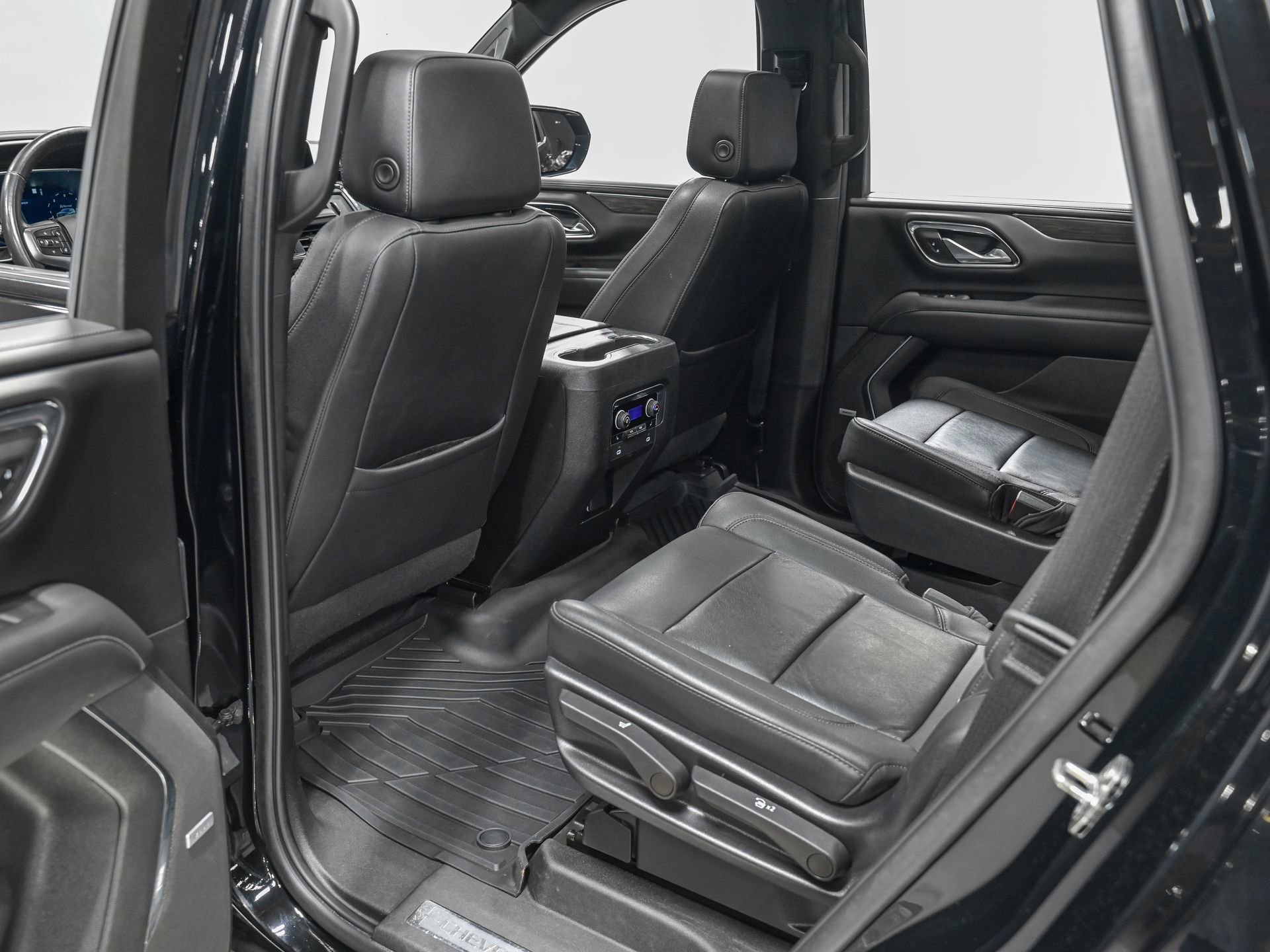 Used 2022 Chevrolet Tahoe Z71 w/ Luxury Package AWD/4WD image 28