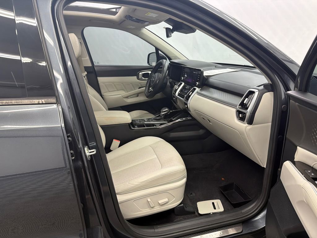 Used 2023 Kia Sorento SX AWD/4WD image 14