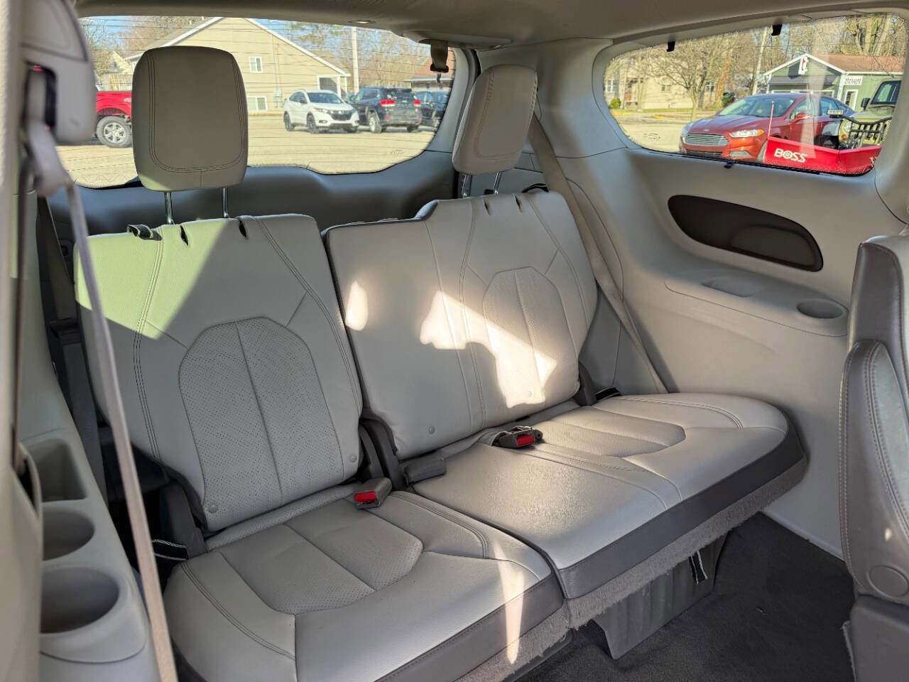 Used 2018 Chrysler Pacifica Touring-L image 33
