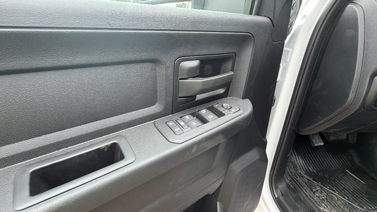 New 2026 RAM 5500 Tradesman w/ Chrome Appearance Group AWD/4WD image 15