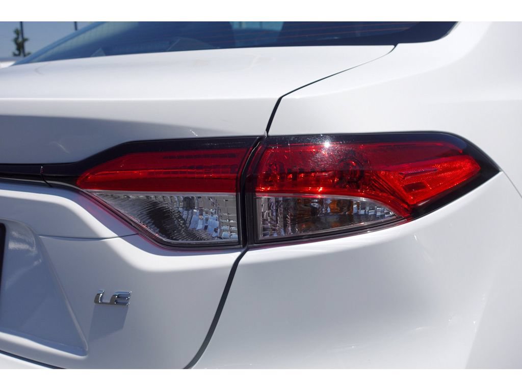 Used 2025 Toyota Corolla LE FWD image 5