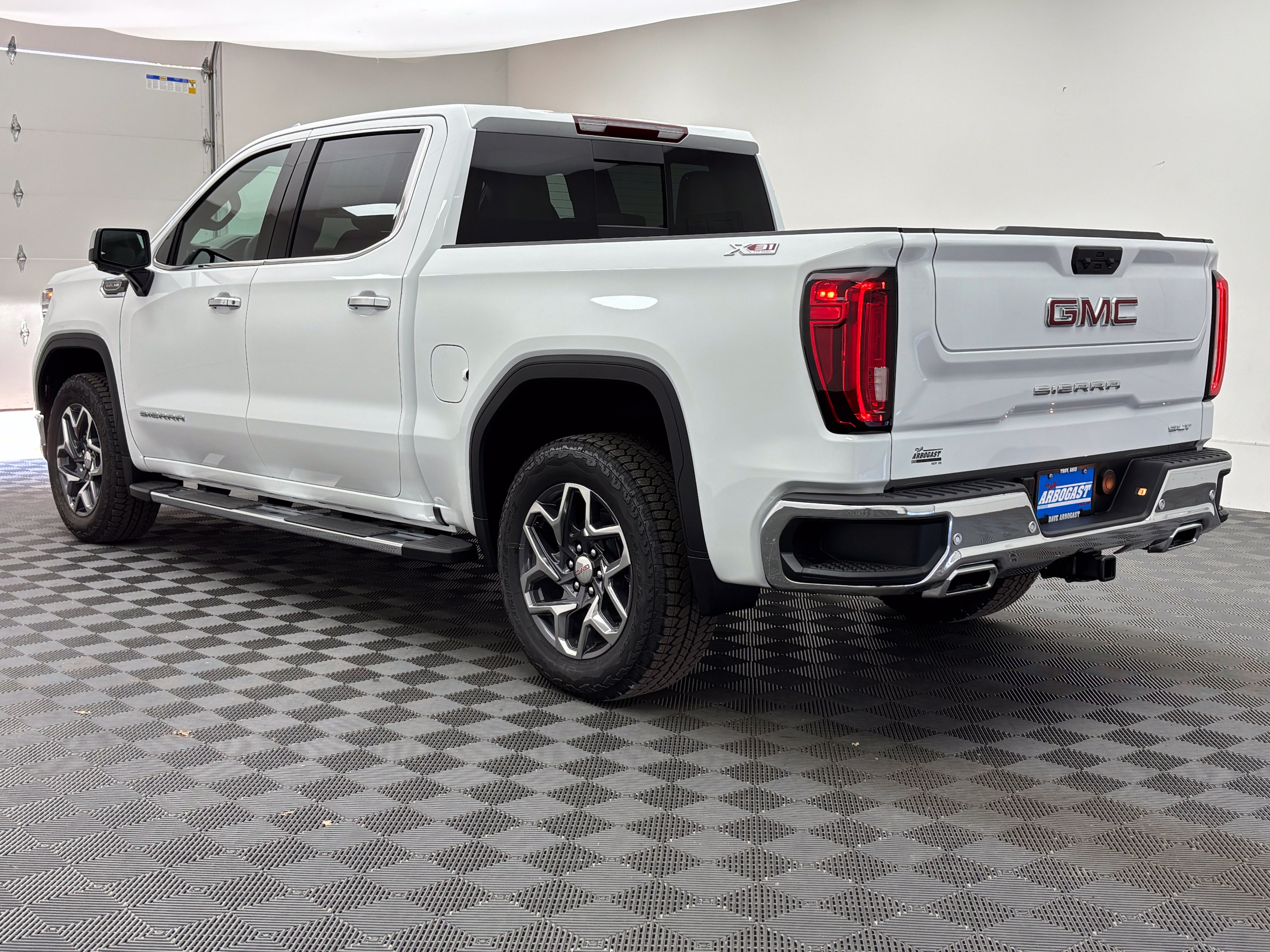 New 2026 GMC Sierra 1500 SLT w/ SLT Premium Package AWD/4WD image 11