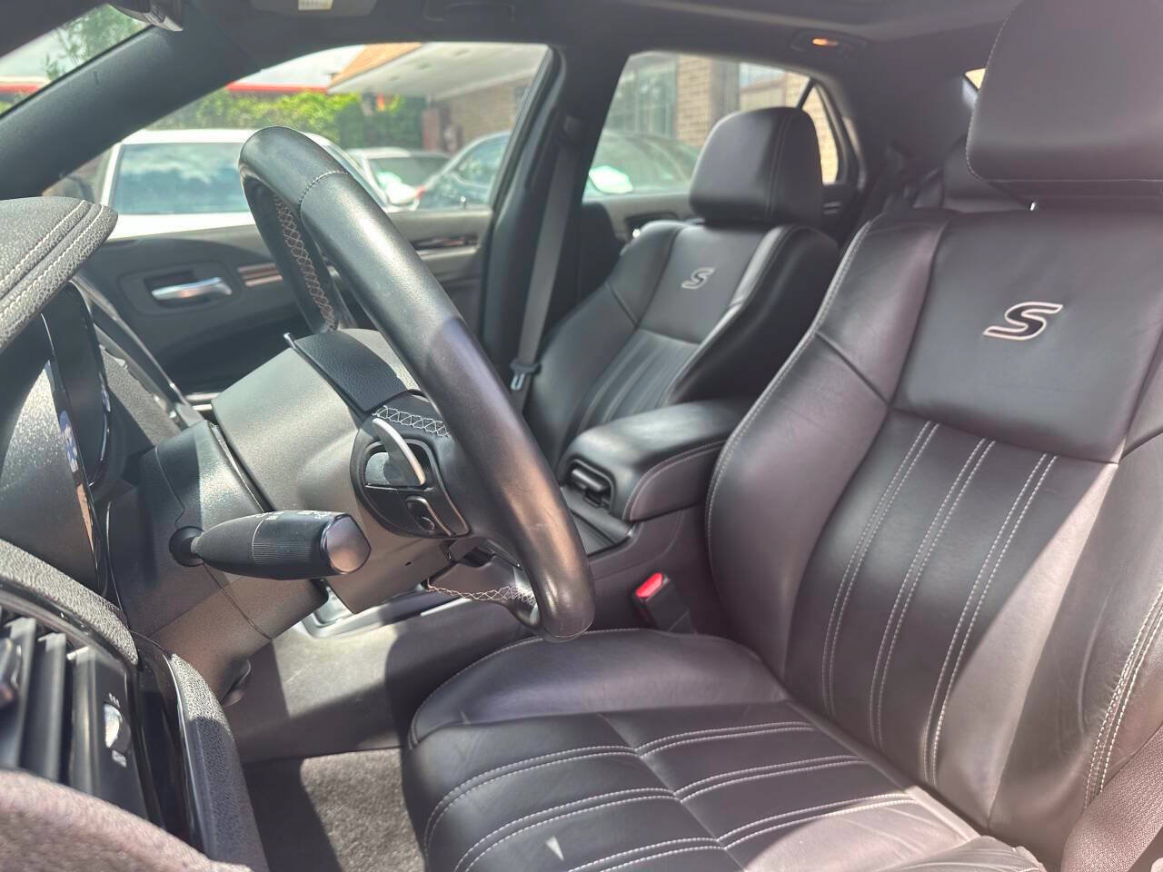 Used 2018 Chrysler 300 S w/ 300S Premium Group RWD image 20