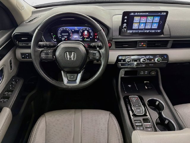 Used 2025 Honda Pilot Elite image 29
