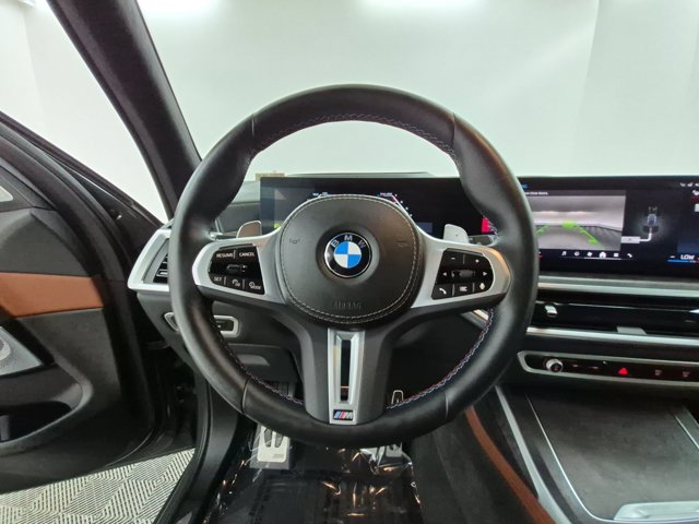 Used 2025 BMW X7 M60i AWD/4WD image 30