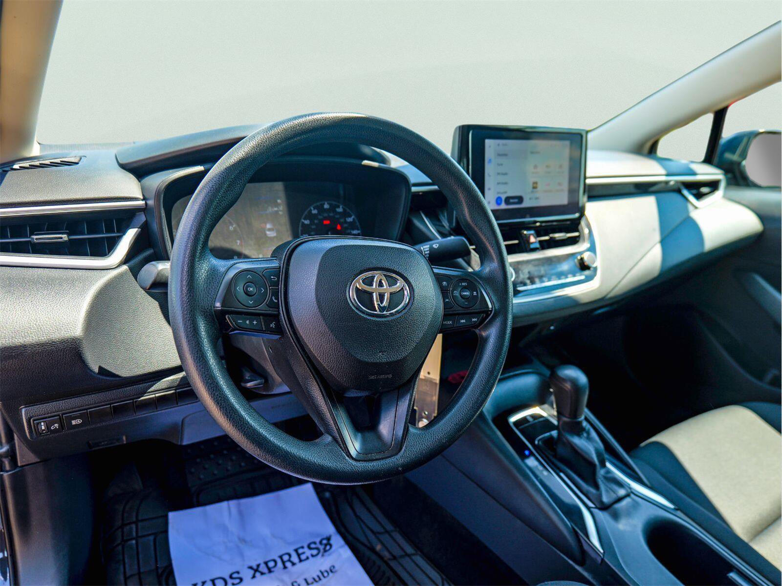 Used 2023 Toyota Corolla LE FWD image 11