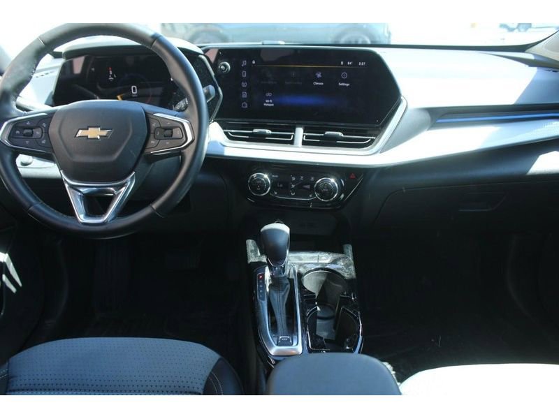 Used 2024 Chevrolet Trax LT w/ Driver Confidence Package FWD image 12