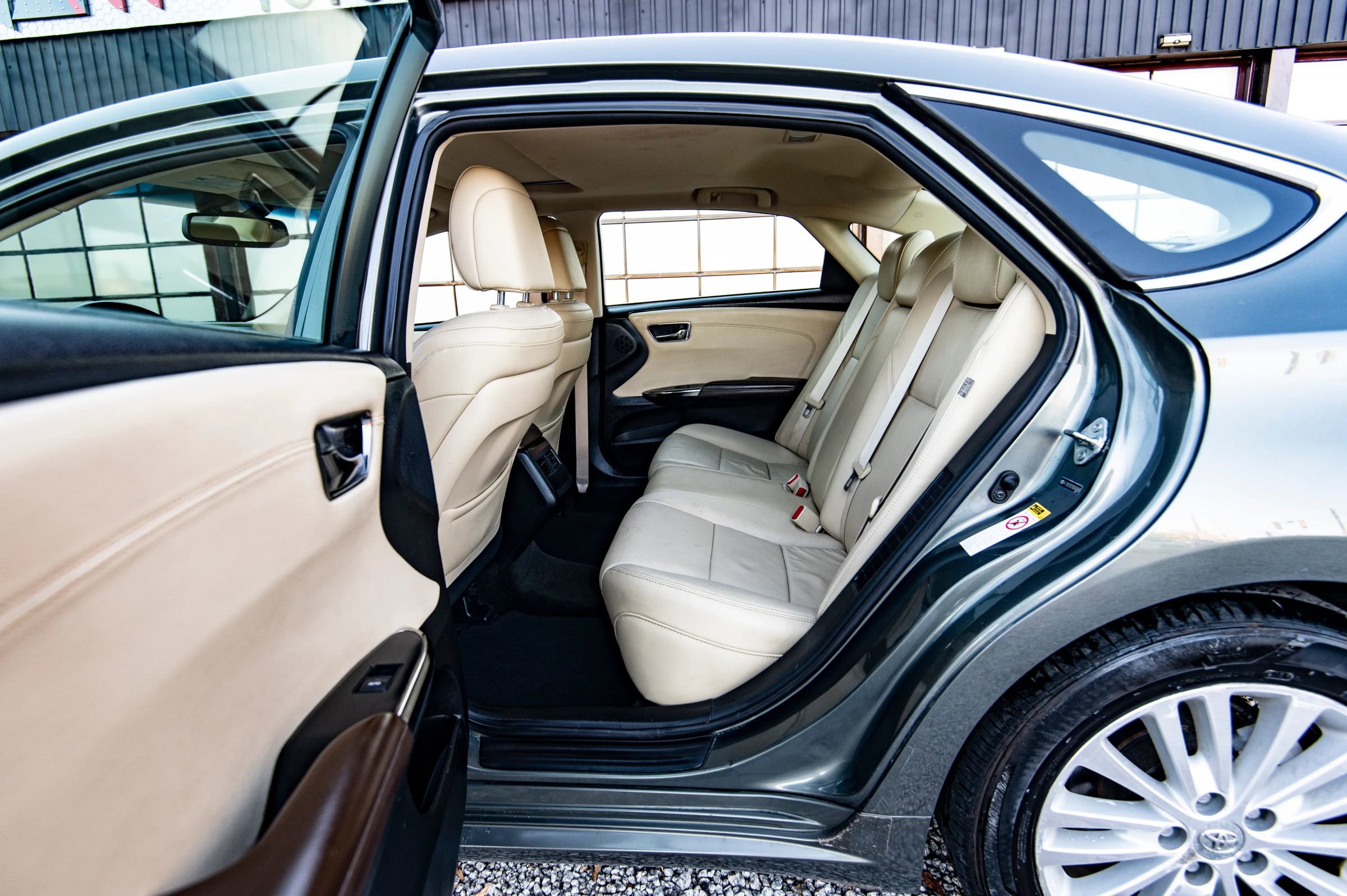 Used 2013 Toyota Avalon XLE Premium image 35