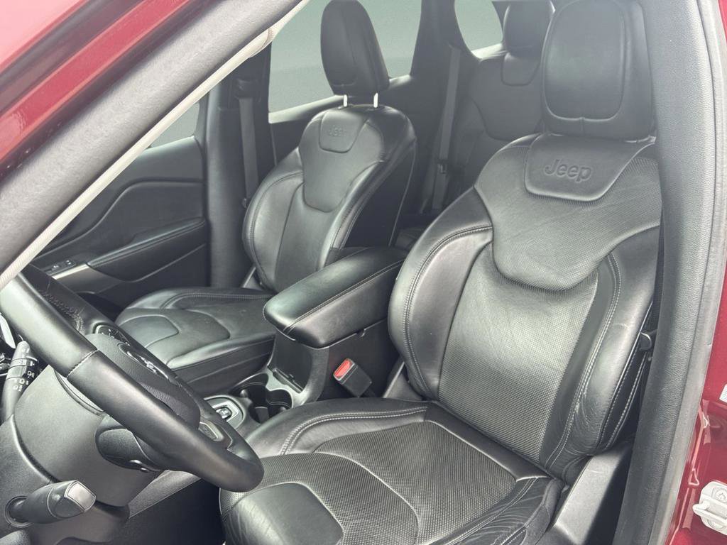 Used 2019 Jeep Cherokee Limited w/ Luxury Group FWD image 32