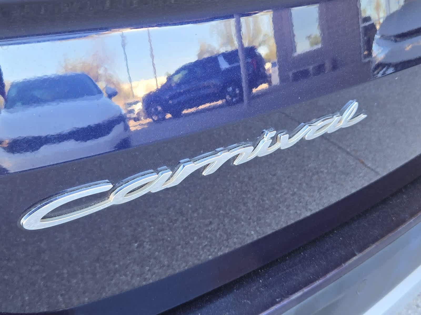 Used 2022 Kia Carnival LX FWD image 13