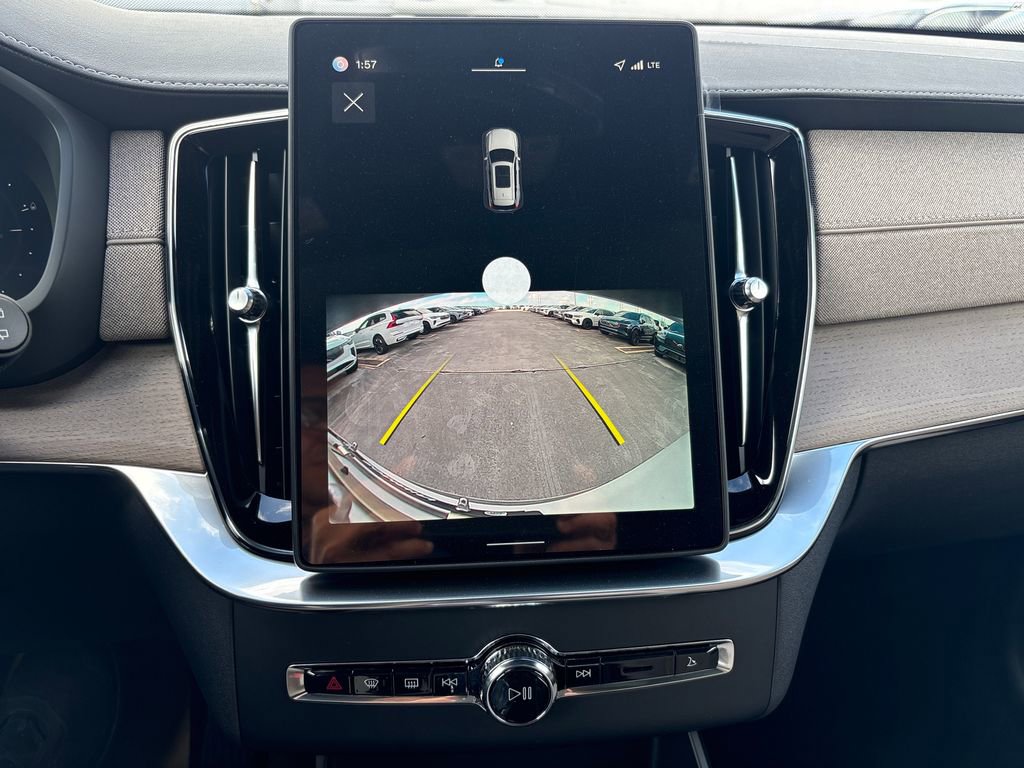 New 2026 Volvo XC90 T8 Core image 10