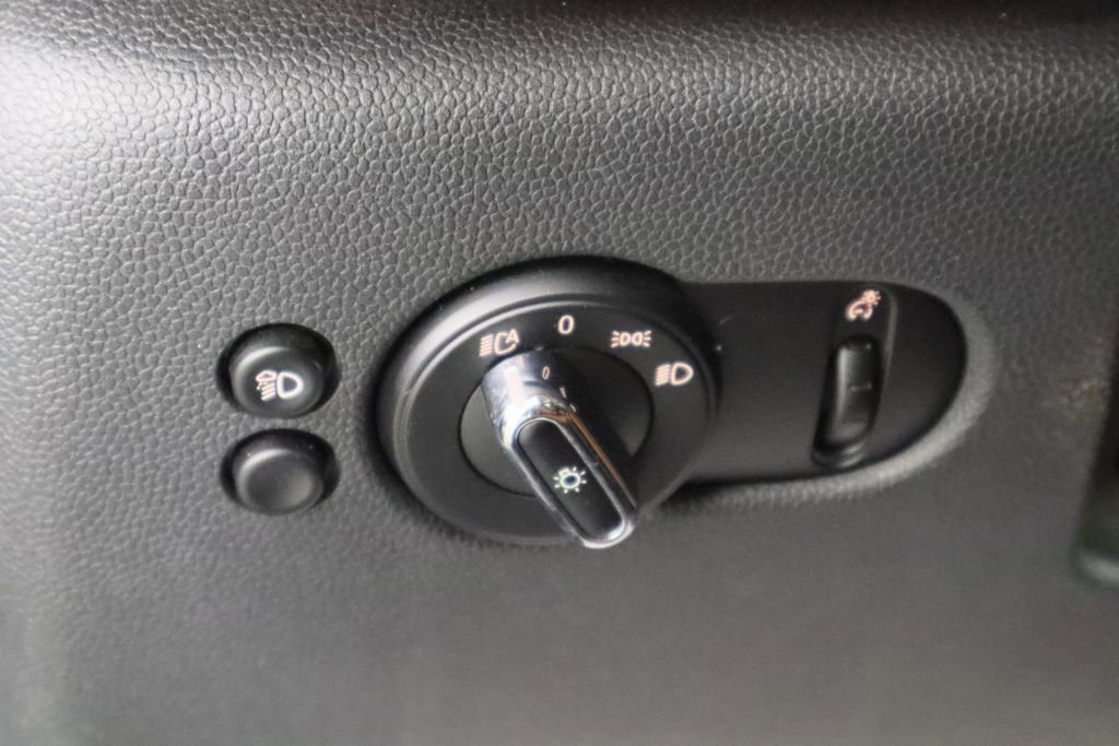 Used 2023 MINI Cooper 2-Door Hardtop w/ Signature Upholstery Package image 22