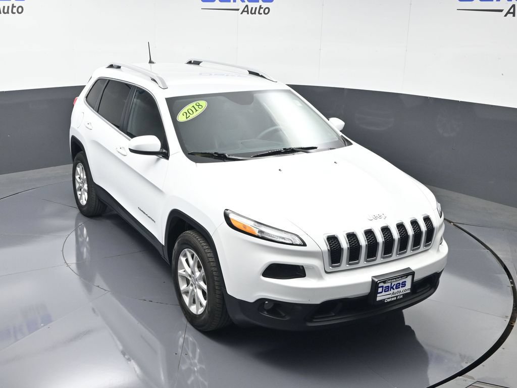 Used 2018 Jeep Cherokee Latitude Plus w/ Cold Weather Group AWD/4WD image 45