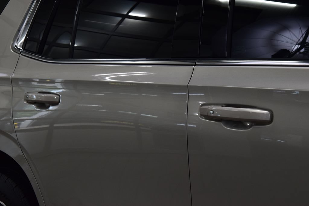 Used 2022 Chevrolet Tahoe LT w/ Luxury Package AWD/4WD image 17