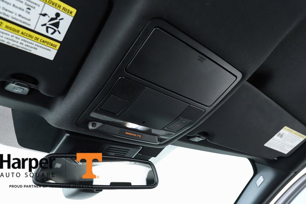 Used 2016 Land Rover Discovery Sport SE image 26