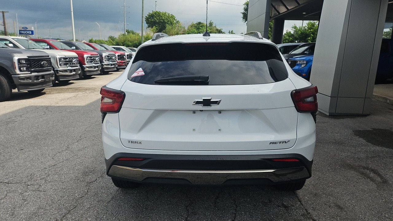 Used 2024 Chevrolet Trax ACTIV w/ Sunroof Package FWD image 4