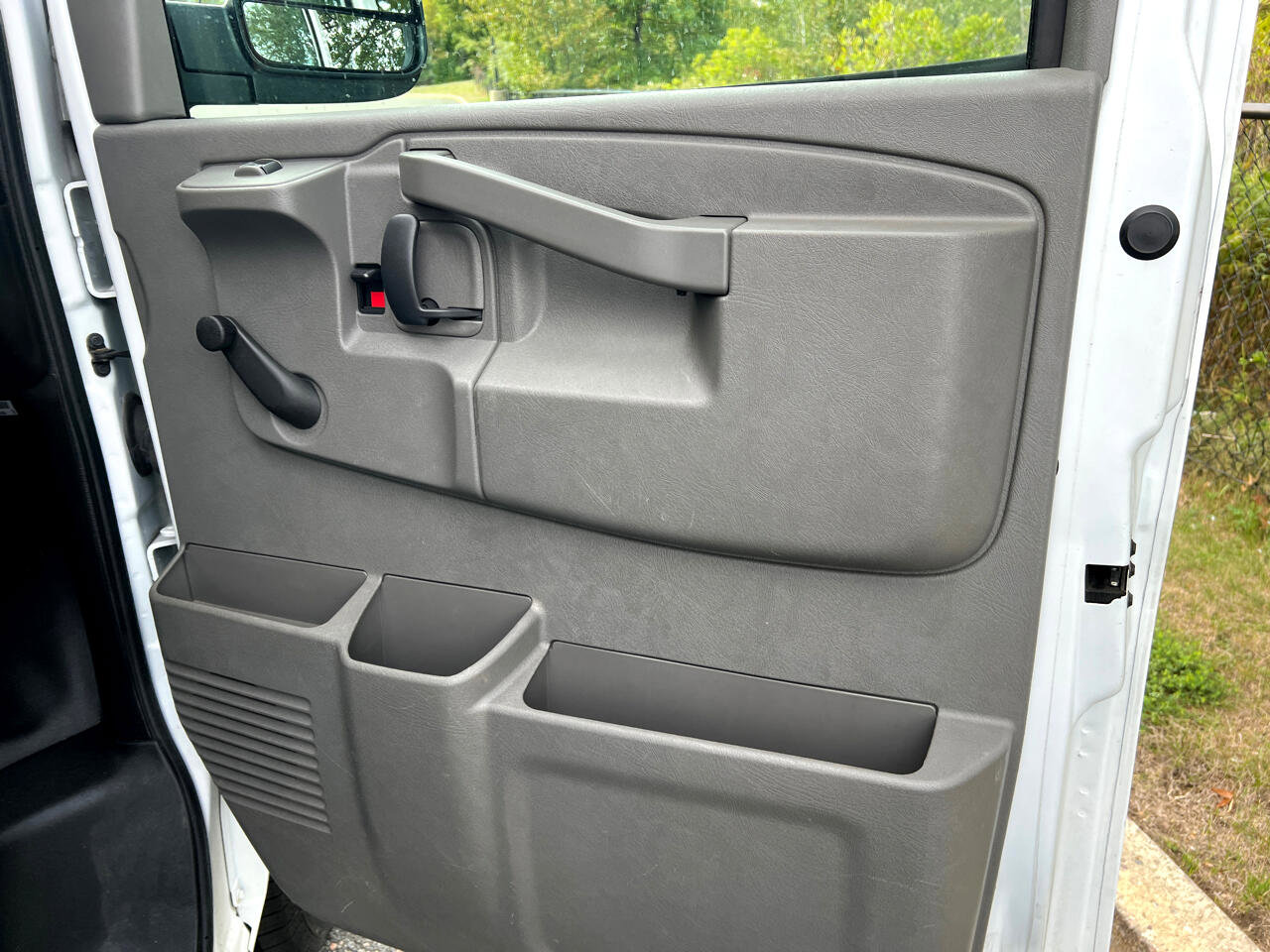 Used 2018 Chevrolet Express 2500 image 11