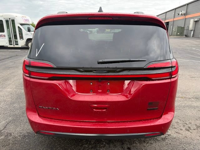 New 2027 Chrysler Pacifica Select AWD/4WD image 7